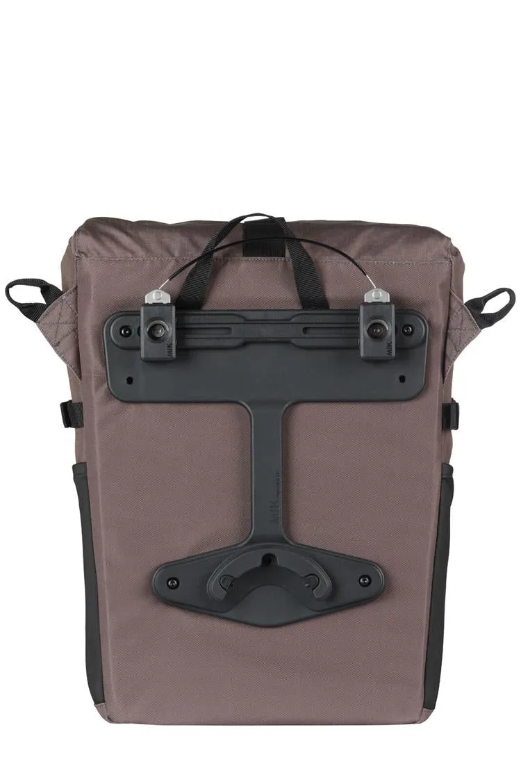 Basil - Move Commuter Bicycle bag (MIK Studs) 15L