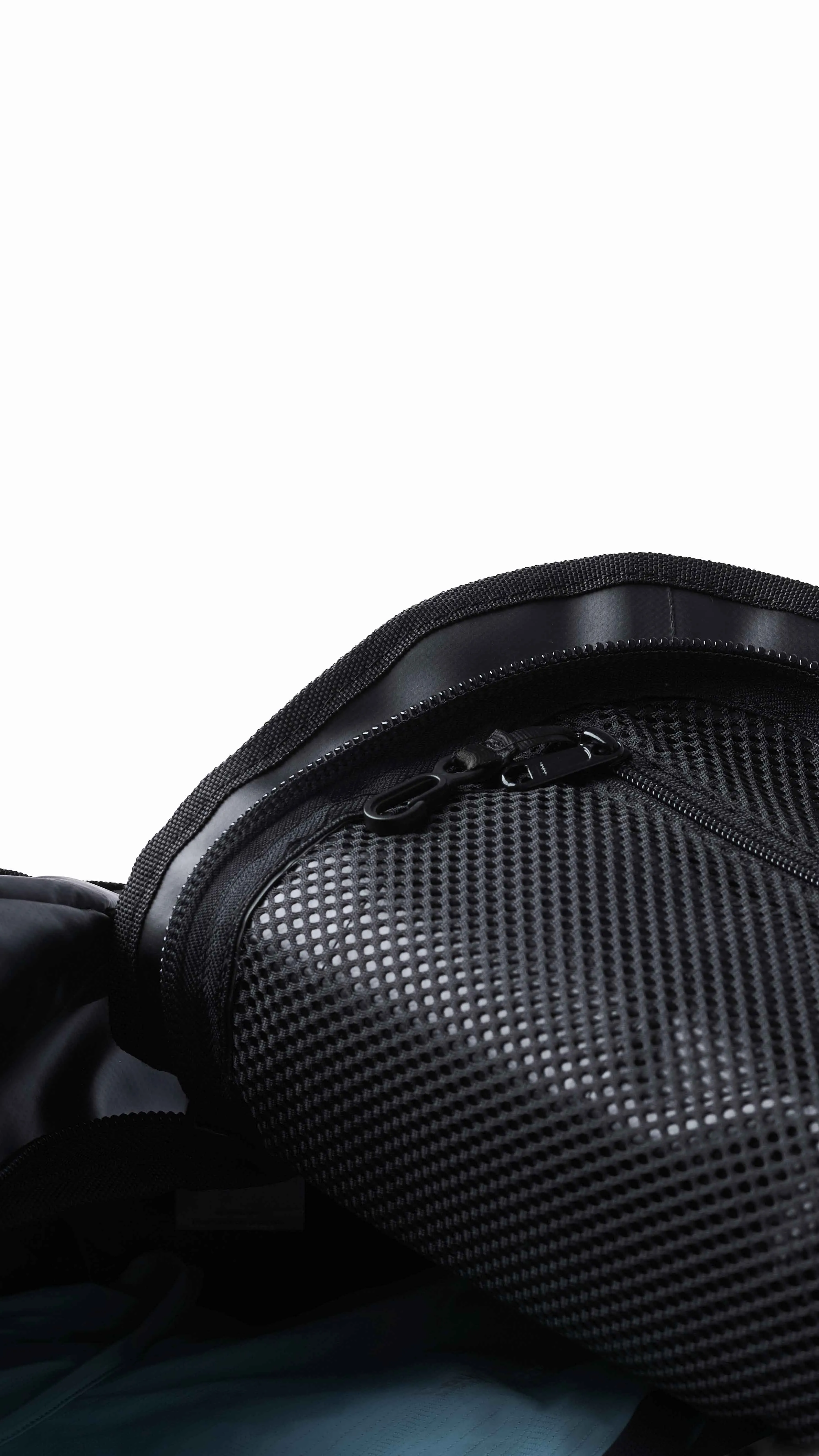 BOLSA DUFFLE DE ENTRENAMIENTO NEGRA OSCURA