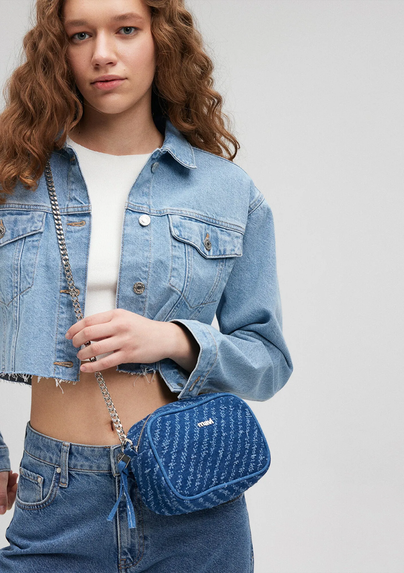 Chain Strap Detailed Indigo Bag