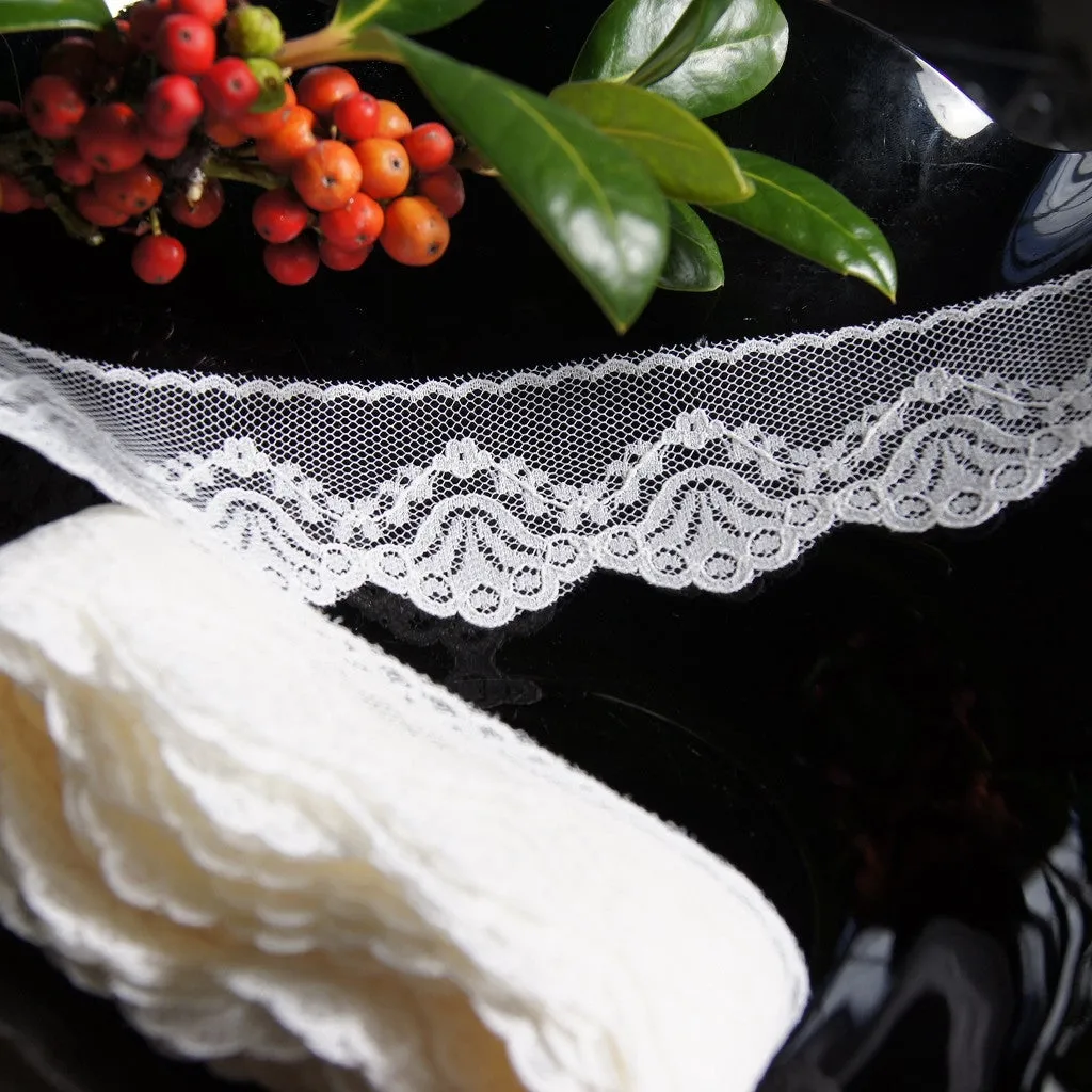 Ivory Floral Scallop Edge Lace Trim 1½"