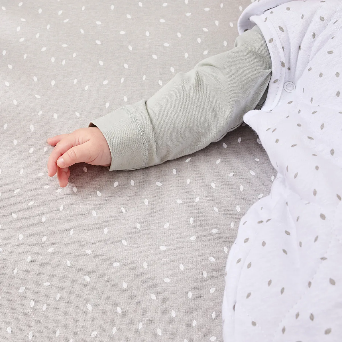 Little Green Sheep Organic Baby Sleeping Bag | 2.5 Tog | 6-18 Months - White Rice