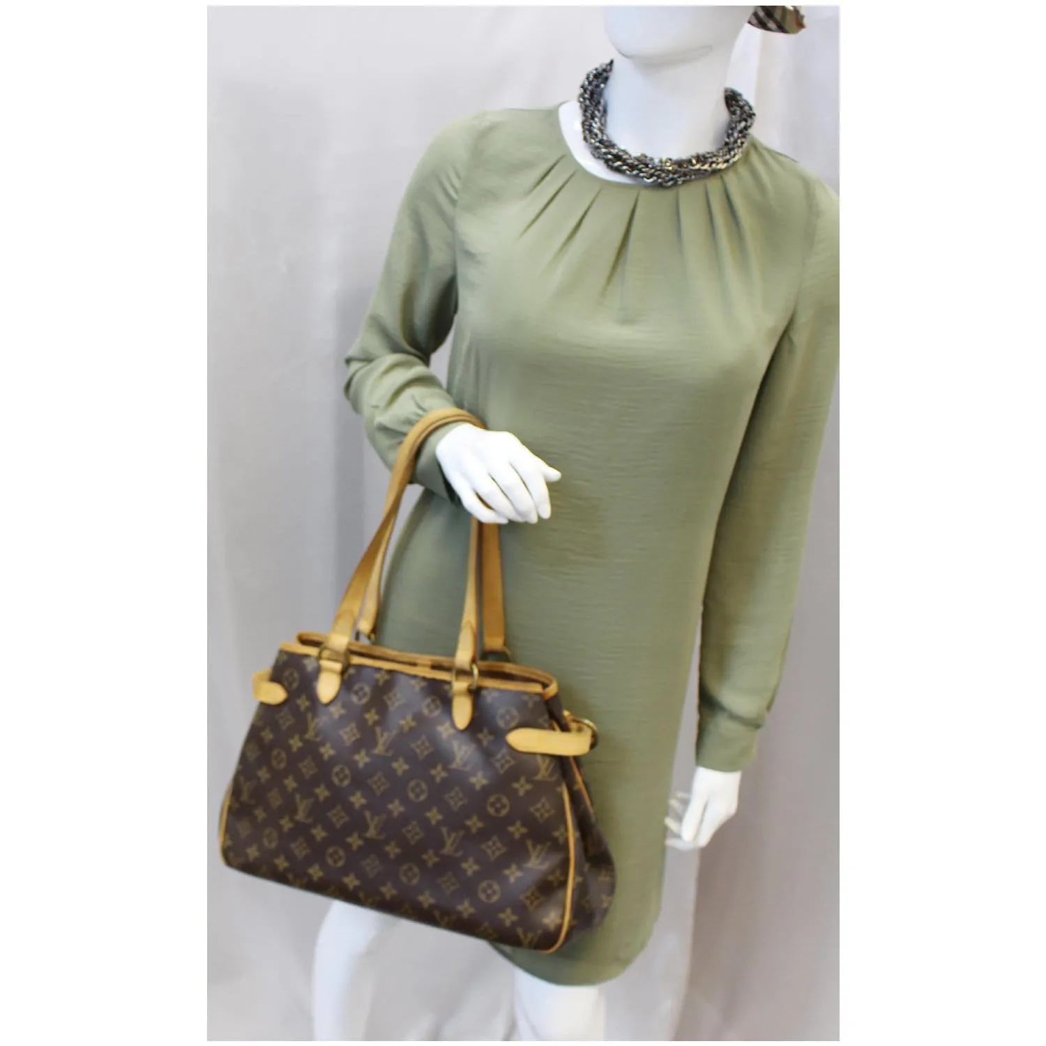 LOUIS VUITTON Batignolles Horizontal Monogram Canvas Shoulder Bag Brown
