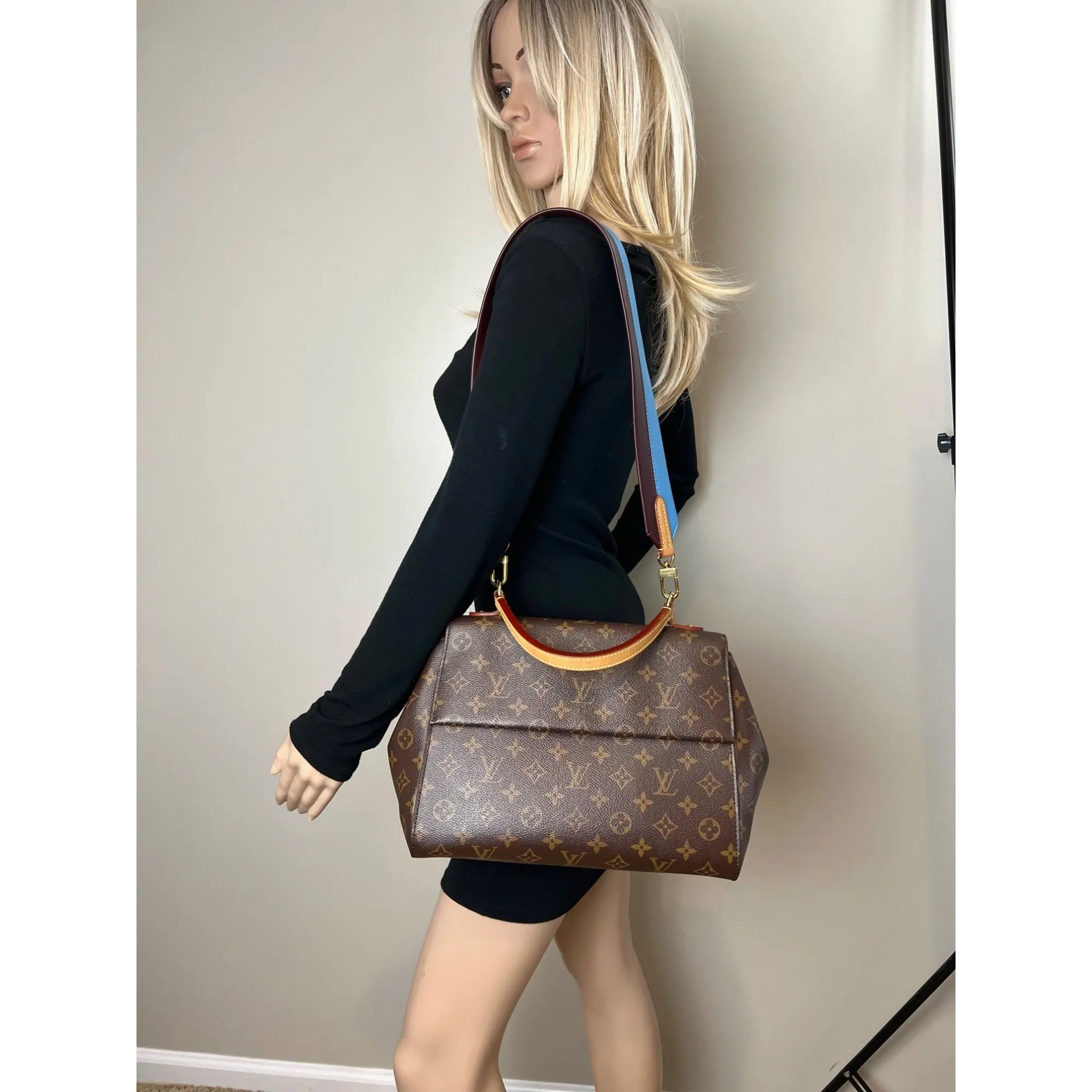 Louis Vuitton Cluny MM Monogram Top Handle Shoulder Bag