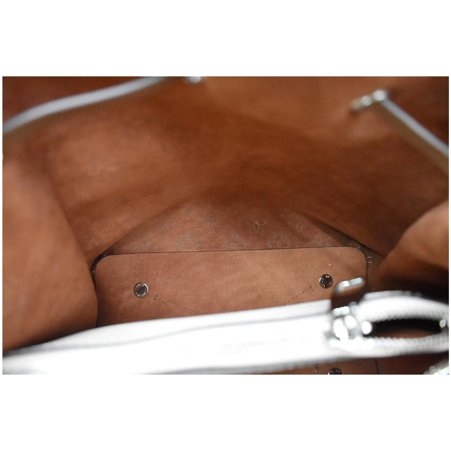 LOUIS VUITTON Muria Mahina Perforated Leather Shoulder Bag Cream - 10% OFF