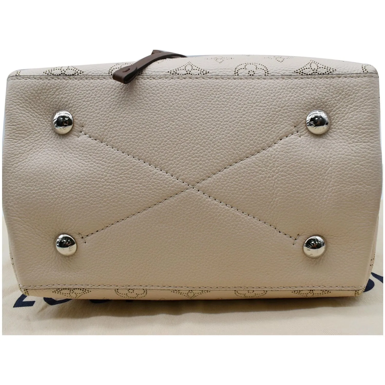 LOUIS VUITTON Muria Mahina Perforated Leather Shoulder Bag Cream - 10% OFF