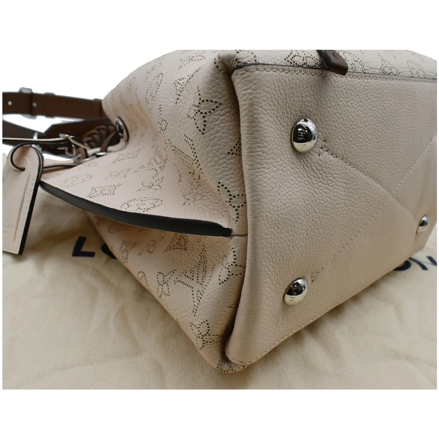 LOUIS VUITTON Muria Mahina Perforated Leather Shoulder Bag Cream - 10% OFF