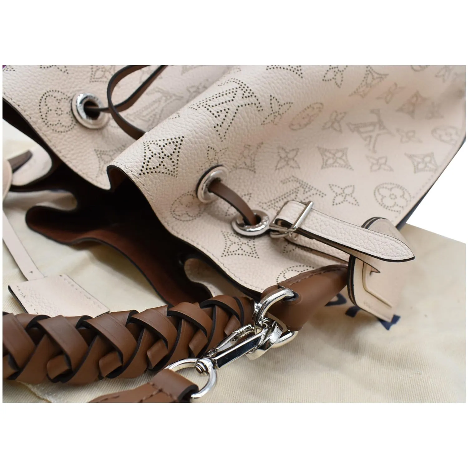 LOUIS VUITTON Muria Mahina Perforated Leather Shoulder Bag Cream - 10% OFF