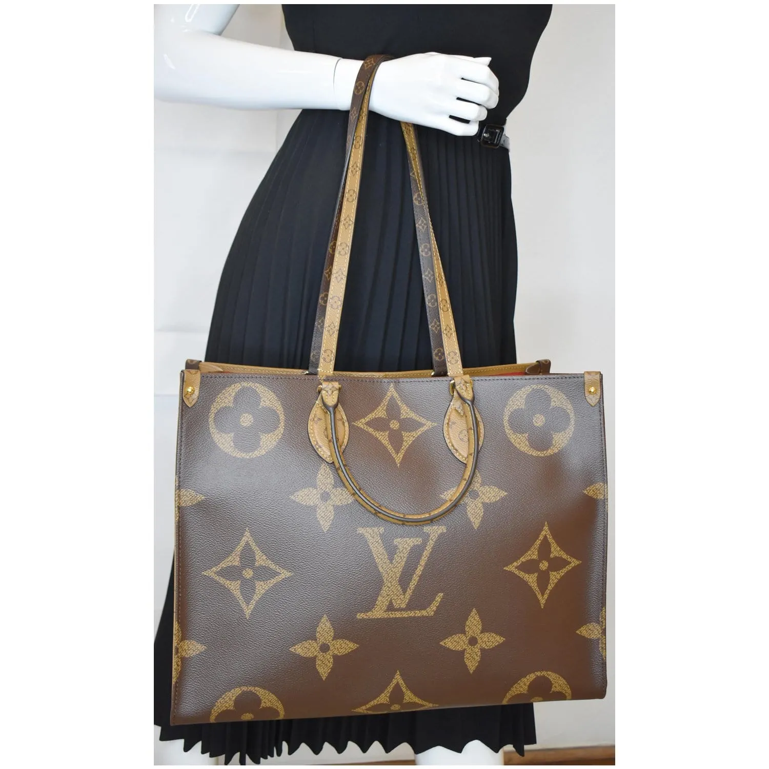 LOUIS VUITTON Onthego GM Reverse Monogram Giant Canvas Shoulder Bag Brown