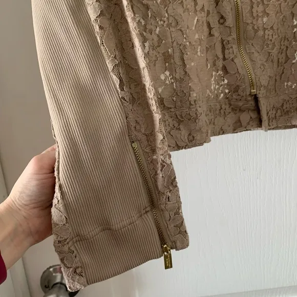 New with tags Chico’s Black Label tan lace jacket