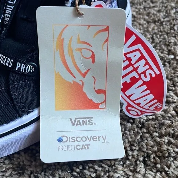 NWT Boys High Top Vans Discovery ProjectCat Tigers
