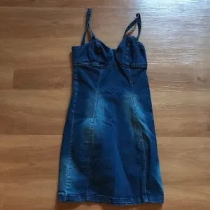 NWT Emporium Denim Dress. Size Small