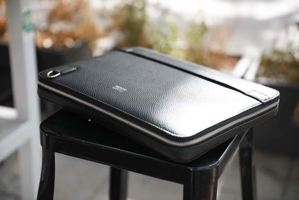 Olivia Laptop Folio - black