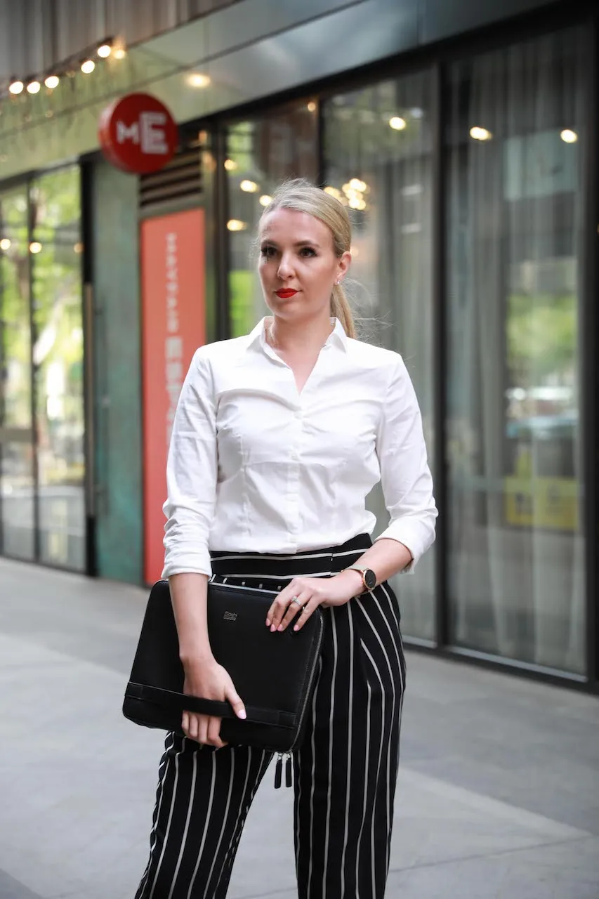 Olivia Laptop Folio - black
