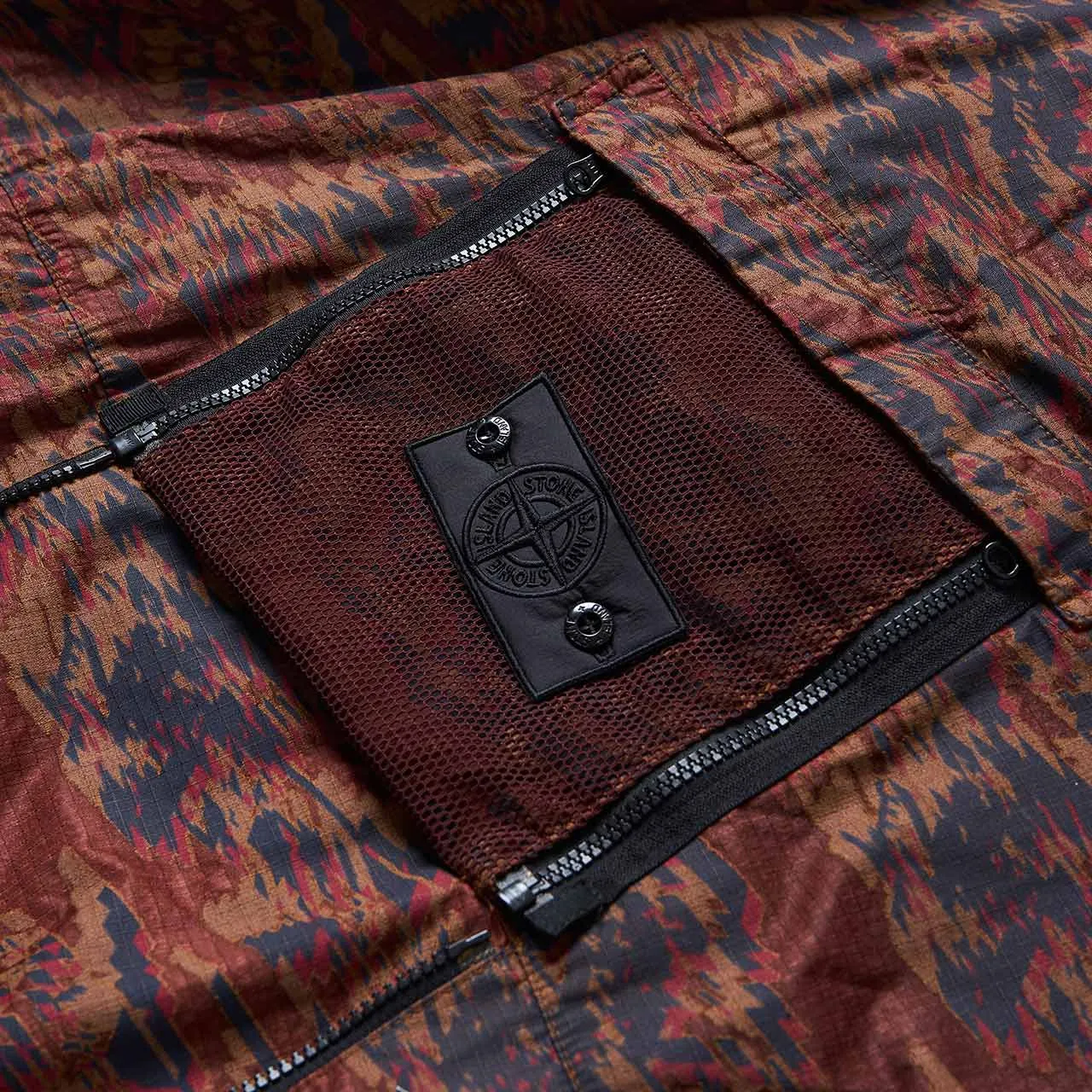 stone island shadow project convert cargo anorak (rust brown)