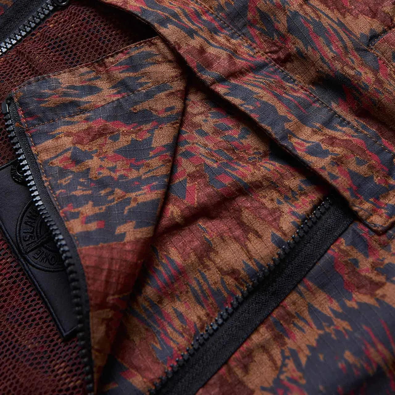 stone island shadow project convert cargo anorak (rust brown)