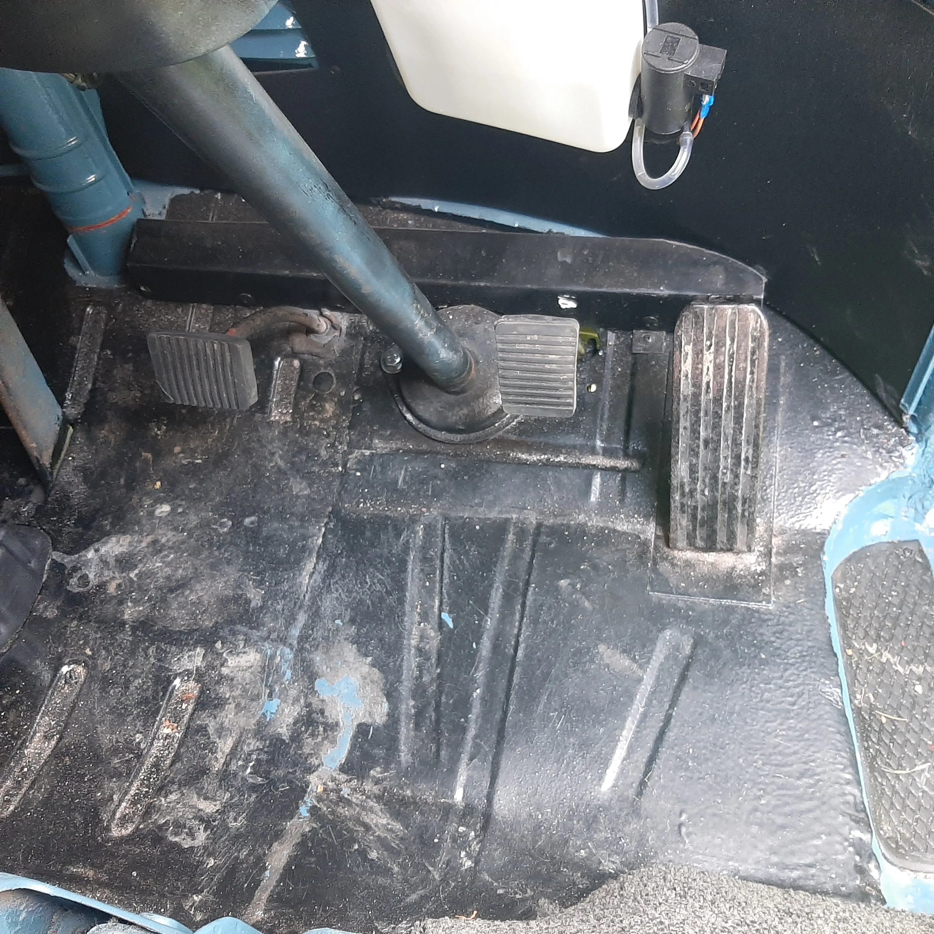 TYPE 2 VAN 1978-79 LATE PEDAL CONFIGURATION COMPLETE FRONT CARPET SET RHD NARROW WEAVE